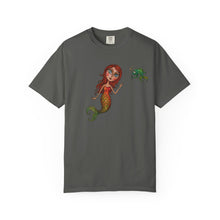 Load image into Gallery viewer, Gray t-shirt with a mermaid and frog design on a white background

Details
