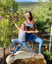 Load image into Gallery viewer, Mother daughter - indoor yoga
