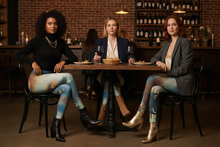 Load image into Gallery viewer, Women at dinner wearing Texas Tea leggings
